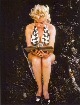 Eve Arnold's famous photo of Marilyn Monroe reading Ulysses